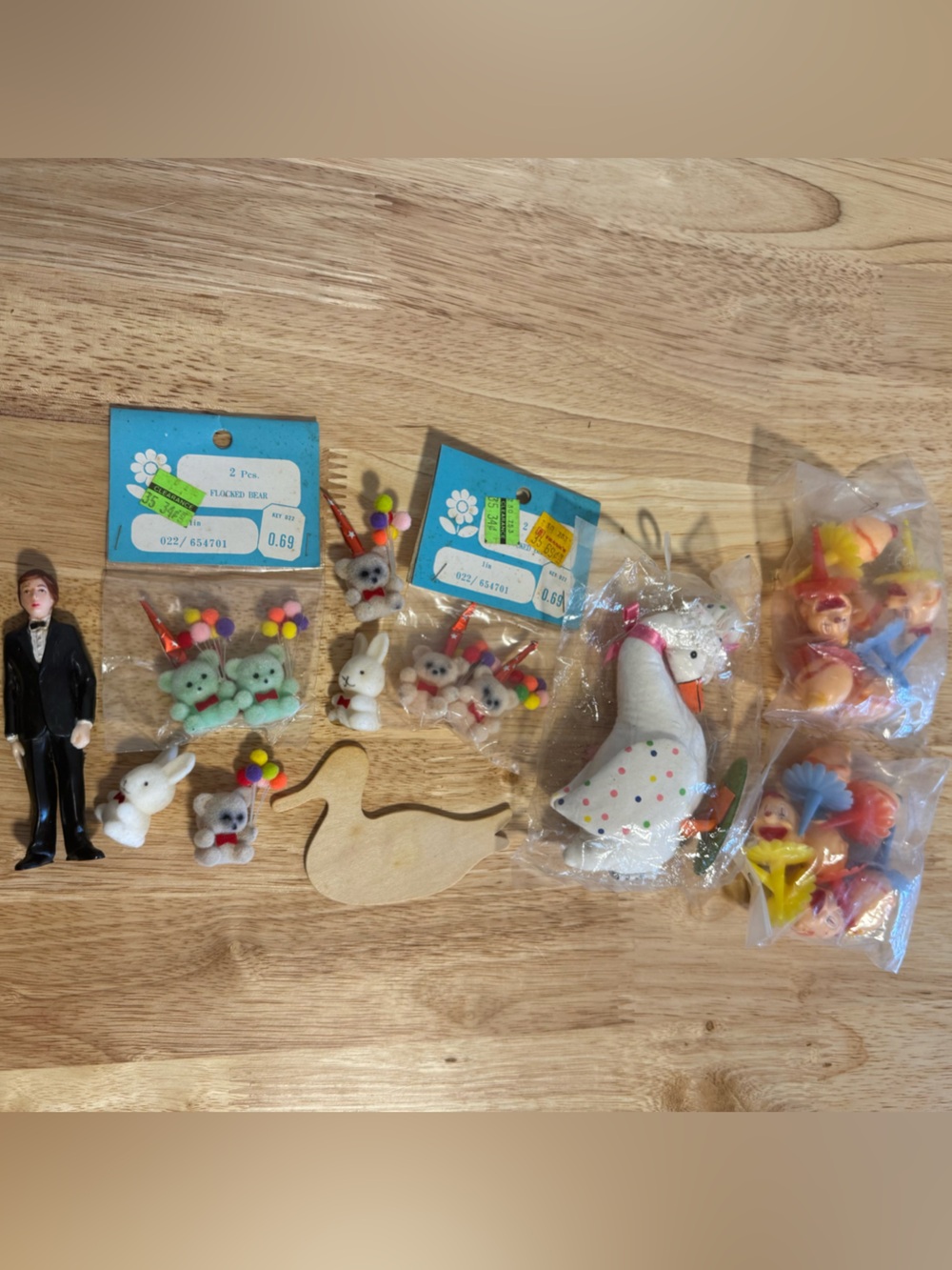 Vtg Decorative Lot Goose Bears Bunnies Clowns Mixed Estate Curiosity Cottagecore